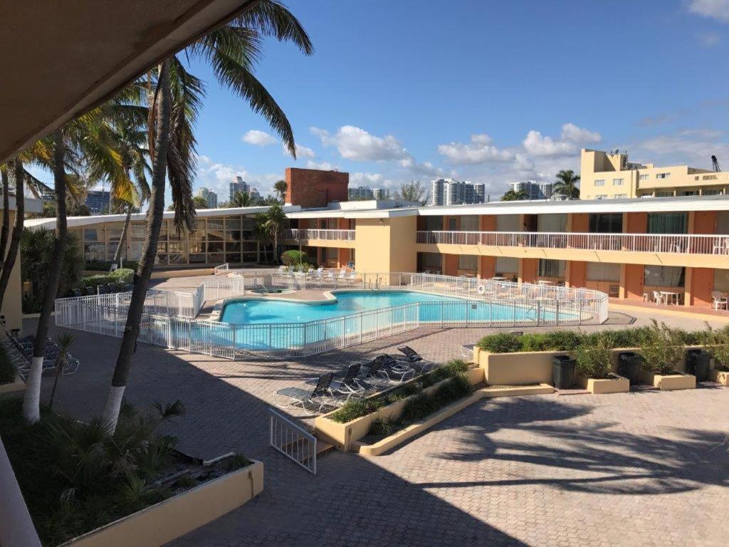 Sahara Beach Club Sunny Isles Beach Exteriér fotografie